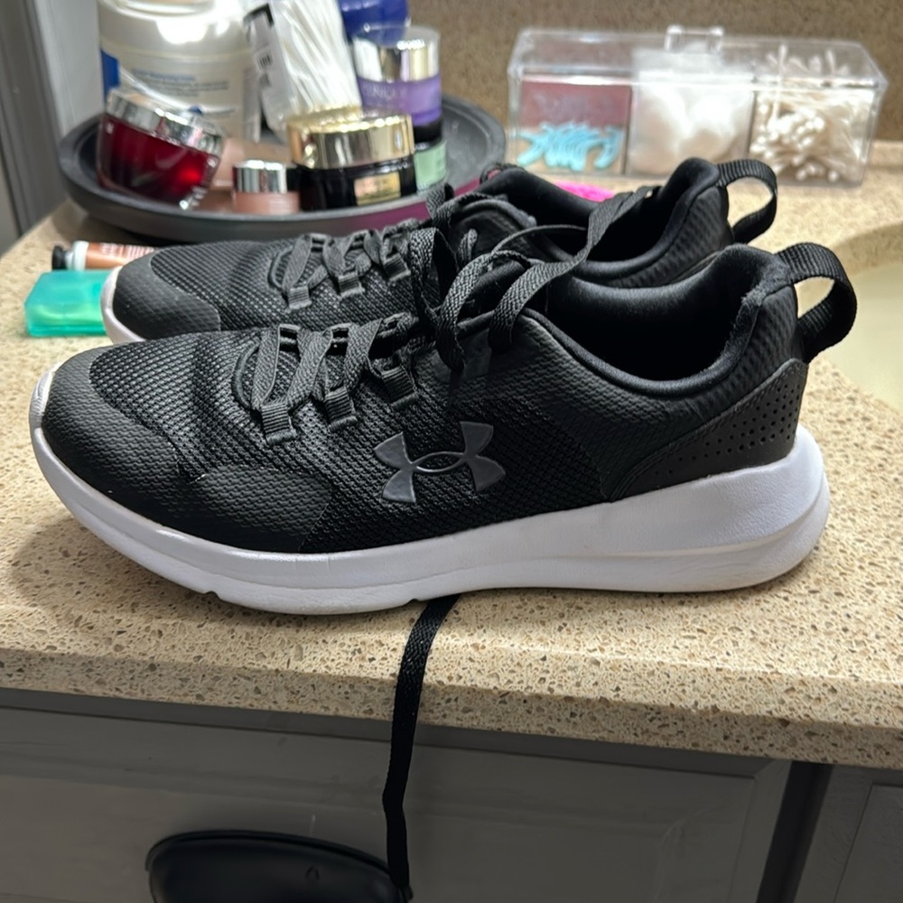 Like new black womens UA shoes